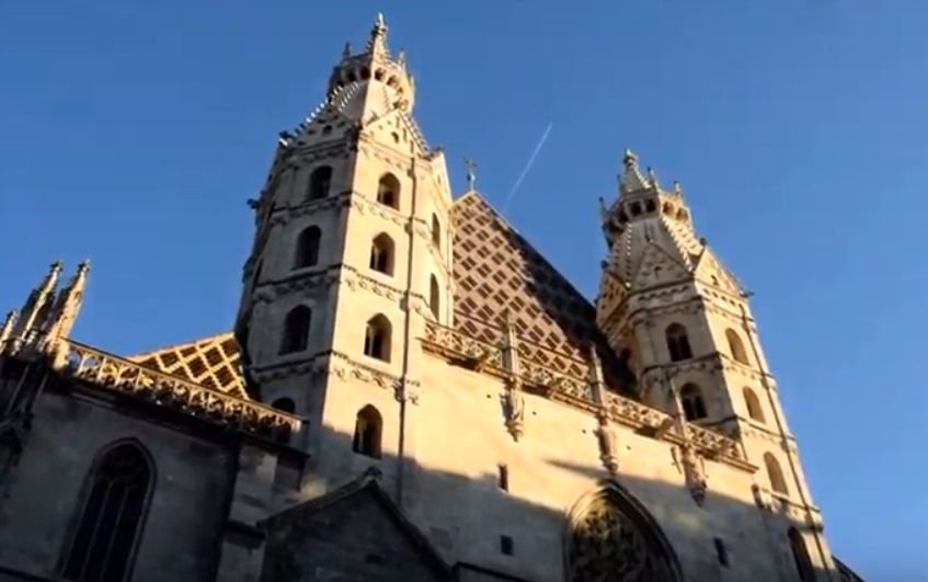 Amenințare cu bombă în centrul Vienei. Catedrala Stephansdom a fost evacuată