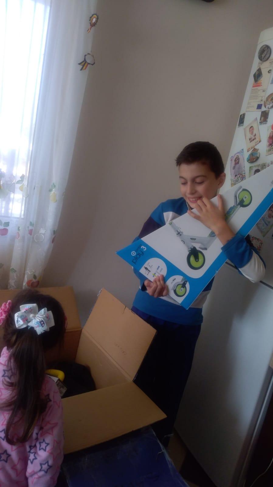 Programul „Bucurie la cutie” a ajuns la copiii din București și din 23 de județe ale țării 569337