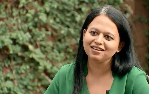 A primit cadou un ursuleț de Secret Santa. După două săptămâni, femeia a făcut o descoperire șocantă în interiorul animăluțului de pluș 569711