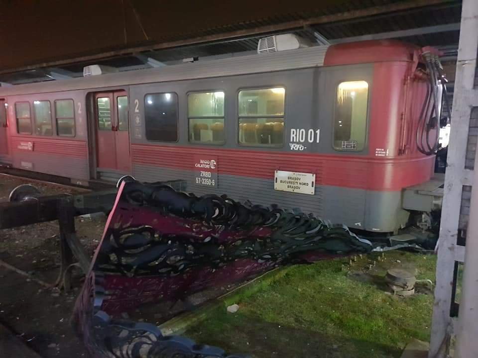 La un pas de dezastru. Un tren care a sosit în Gara de Nord nu a frânat la timp și a lovit parapetul de protecție