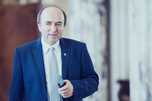 Tudorel Toader, precizări privind procedura legislativă: Ministerul Justiției nu transmite proiectele de lege direct la Parlament
