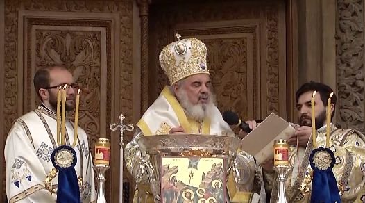 Patriarhul a sfințit apa de Bobotează. 200.000 de sticle de agheasmă pentru enoriași