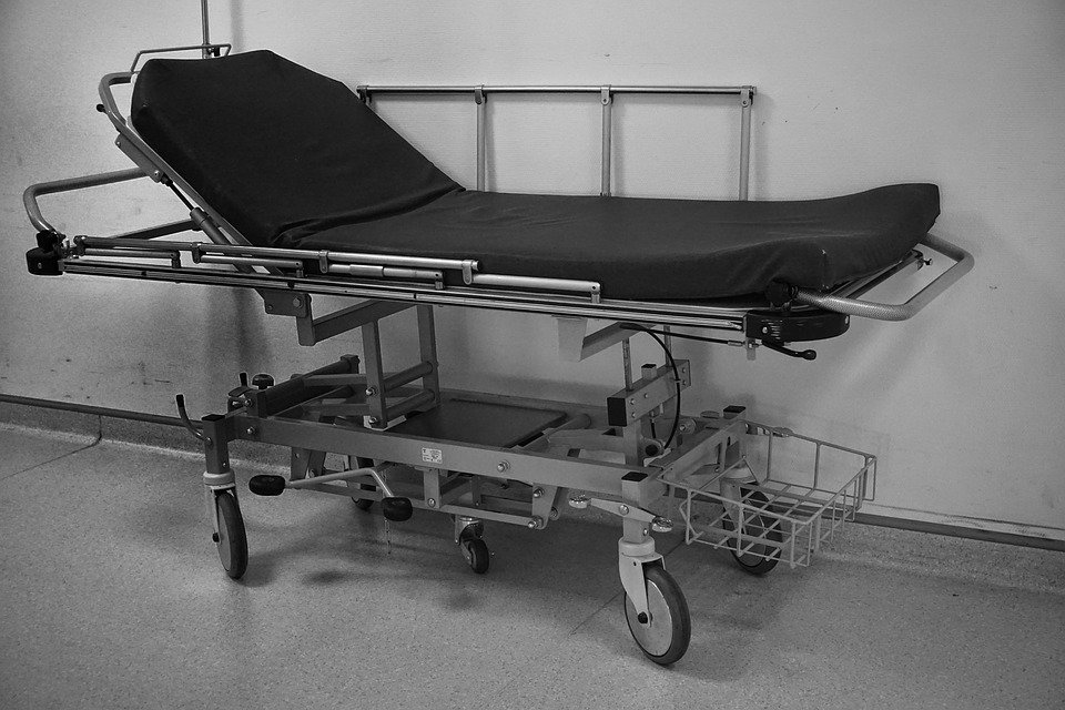 Dosar penal în cazul pacientului mort la Spitalul Județean din Ploiești după ce a fost scăpat de pe targă