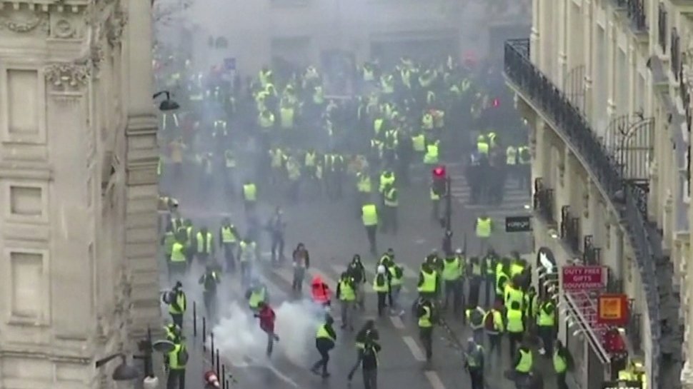 Franța sancționează dur protestele neautorizate