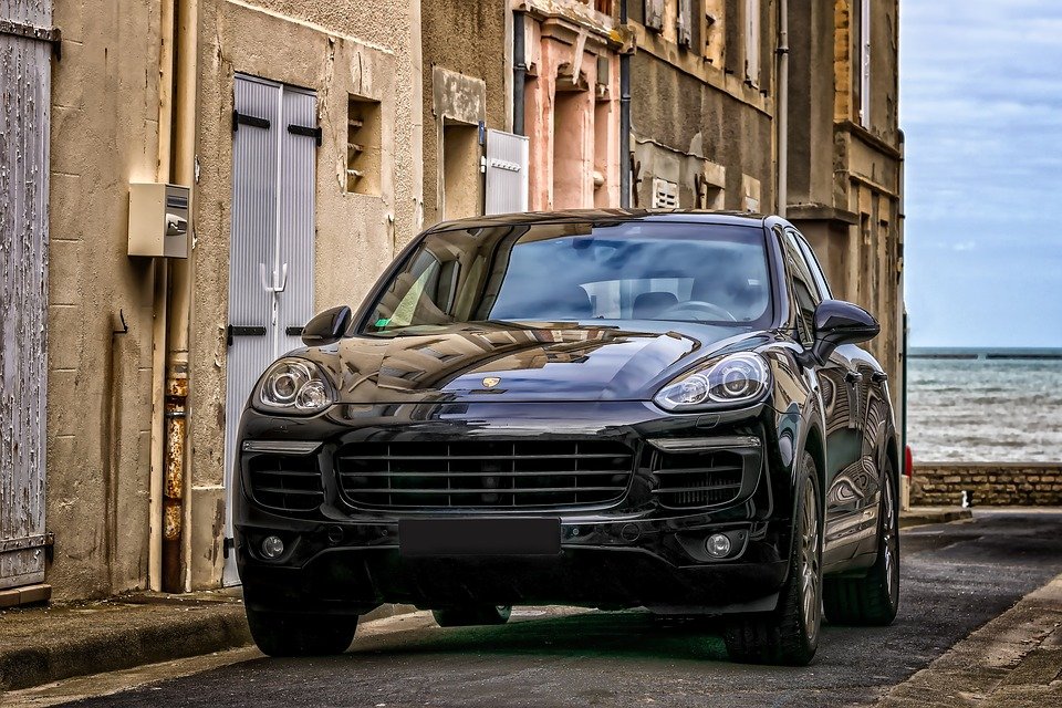 ANAF, super-ofertă la mașini confiscate. Porsche Cayenne, la 4.600 de euro!