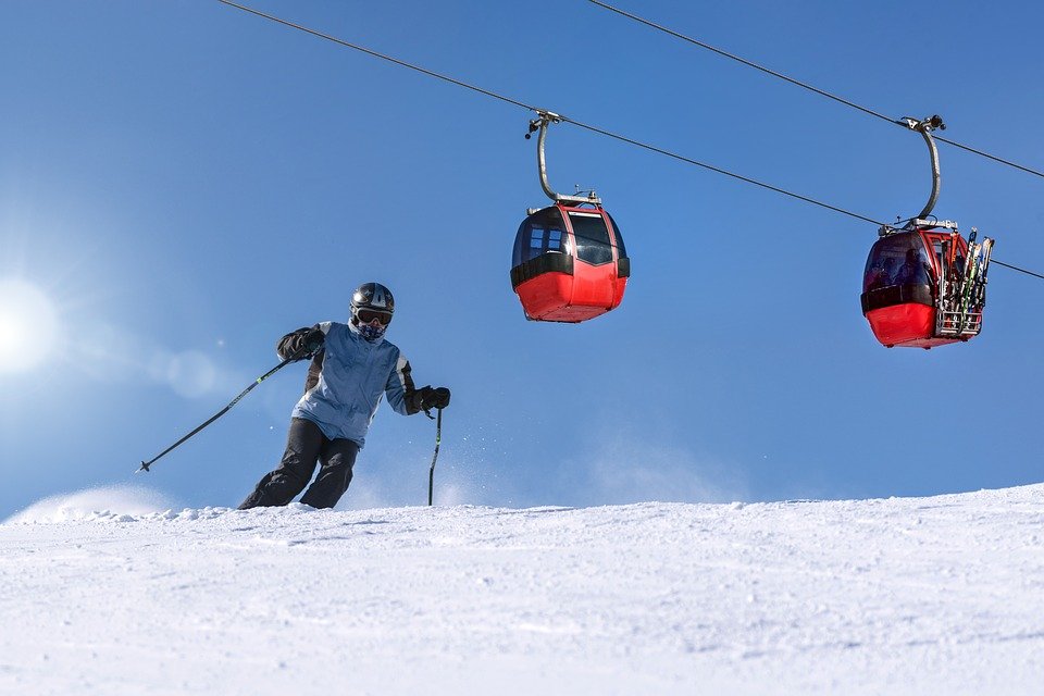 Se deschide o nouă pârtie de schi în România. Cât costă un ski-pass de o zi