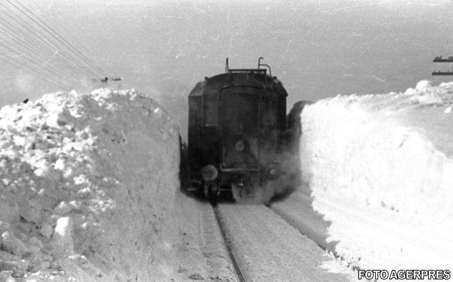 Cea mai grea iarnă din România. Marele viscol din 1954 a îngrozit bucureștenii! Cum arăta atunci Piața Universității - GALERIE FOTO 503796