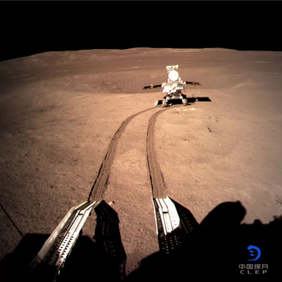 China a făcut publice primele imagini panoramice de pe partea nevăzută a Lunii