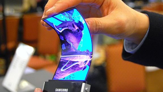 Samsung va lansa primul său telefon cu ecran pliabil VIDEO