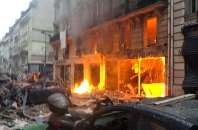 Explozie puternică la Paris. Sunt cel puţin patru morți și 30 de răniți. Primele imagini de la fața locului