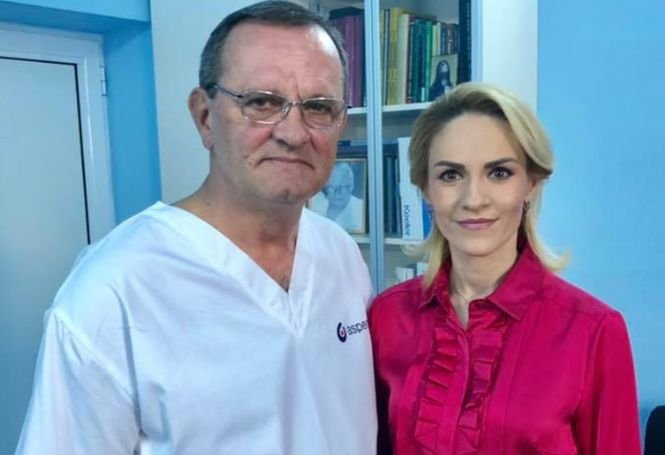 Medicul cu care s-a fotografiat Gabriela Firea, detalii despre operația primarului general: „A fost o suferință digestivă benignă”