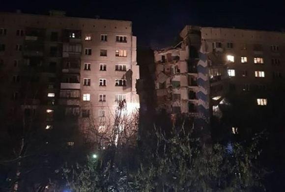 Un mort și șapte răniți în urma unei explozii produse la ultimele etaje ale unui bloc din Rusia