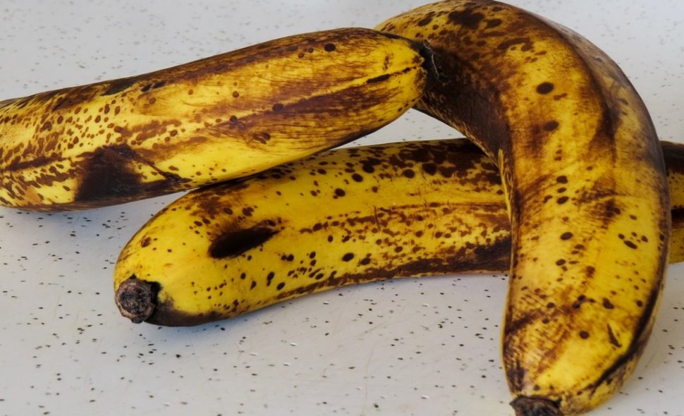 Ce se întâmplă în corpul tău atunci când mănânci banane cu coaja neagră