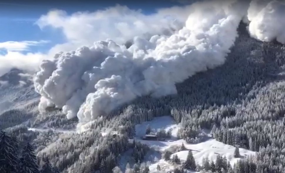 O avalanșă impresionantă a fost filmată în Alpii elvețieni. VIDEO