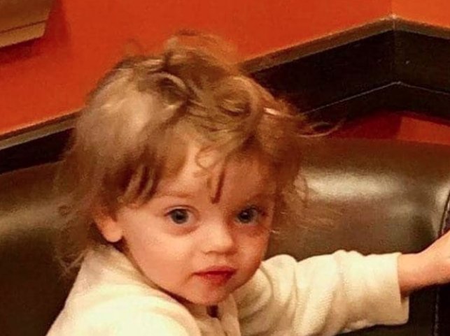 O fetiţă de doi ani a fost găsită moartă în zăpadă, în grădina casei! Este îngrozitor ce păţise: ”Speram să fie o păpușă...!”