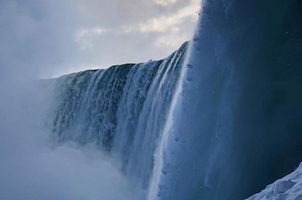 A îngheţat Cascada Niagara! Vezi imagini senzaționale care-ţi taie răsuflarea 573414