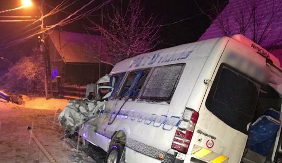 Accident mortal în Arad între un microbuz cu 16 pasageri și un TIR. Sunt mai multe victime