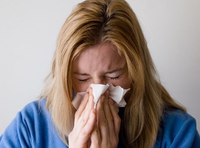 Acestea sunt simptomele gripei. Cu ce se deosebește de o simplă răceală