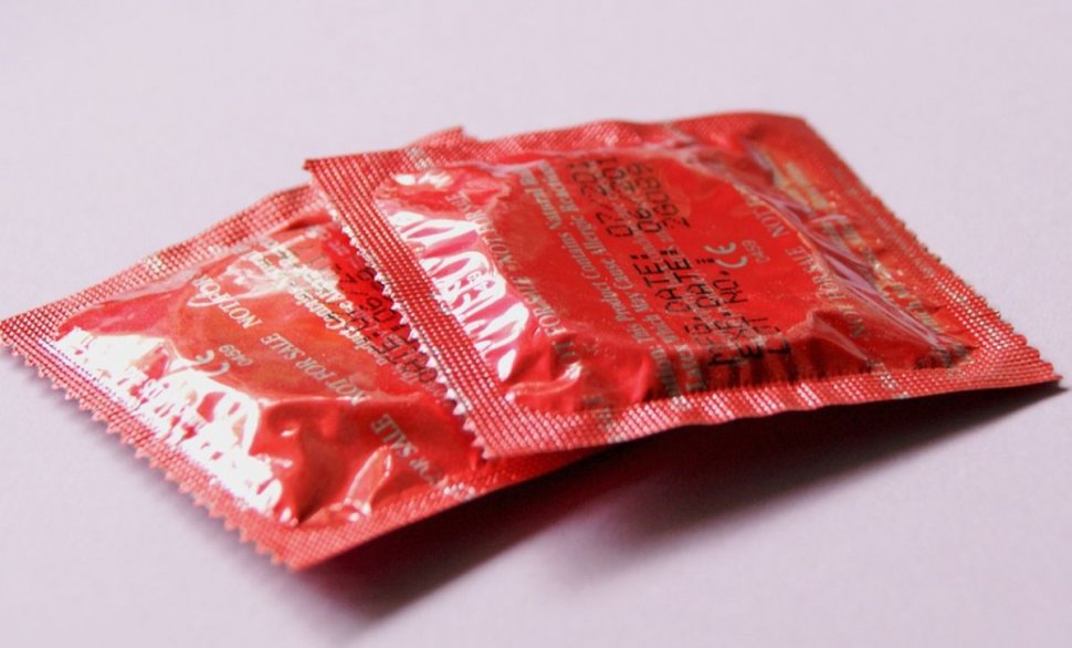 Atenție, pericol în prezervative! La ce riscuri vă expuneți