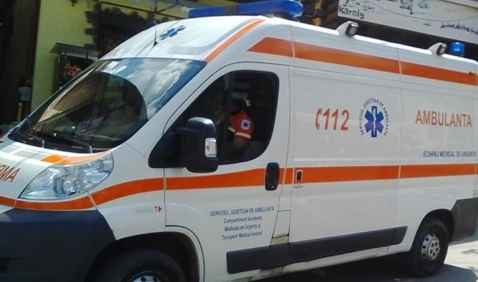 Situație incredibilă în Botoșani. O ambulanță a luat foc imediat după ce a efectuat o misiune medicală