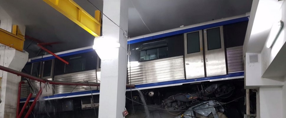 Accident grav în Capitală. Două vagoane de metrou au sărit de pe șine, la Berceni. Vatmanul dus de urgență la spital