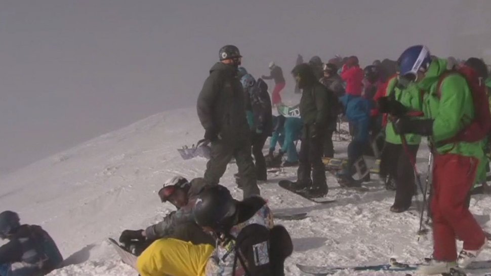 Avalanșă puternică în Sinaia. Un turist a fost surprins de alunecarea de zăpadă. Tot momentul a fost filmat- VIDEO