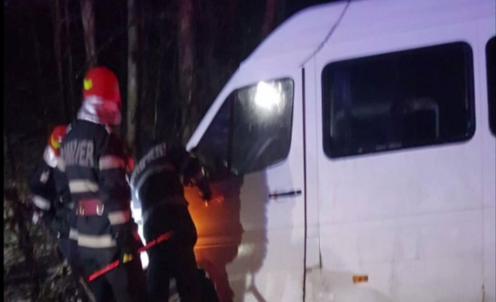 Patru răniţi în urma unei tamponări între un microbuz cu nouă pasageri şi un autoturism, la Sighişoara 
