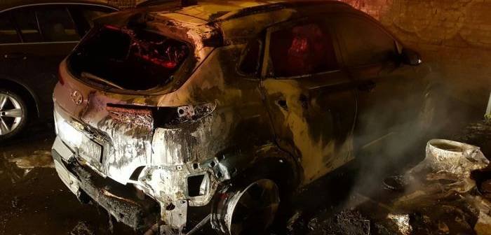 Mașina unui procuror a ars pe o stradă ultracentrală din municipiul reşedinţă 