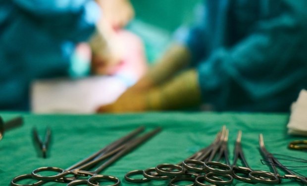 Reacția ministrului Pintea după ce un chirurg a uitat un pansament în abdomenul pacientei