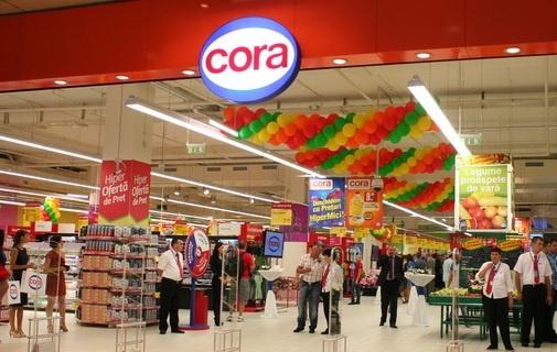 Hipermarketurile Auchan, Carrefour, Cora, amendate pentru înţelegeri care conduceau la preţuri mai mari