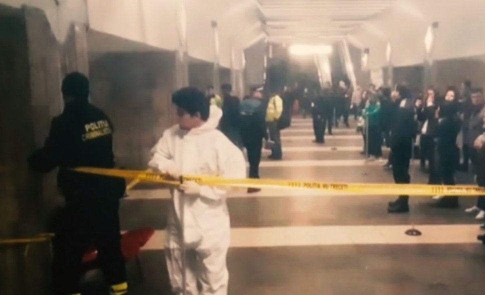 Persoana lovită de metrou la Apărătorii Patriei a murit. Circulaţia trenurilor pe M2, afectată