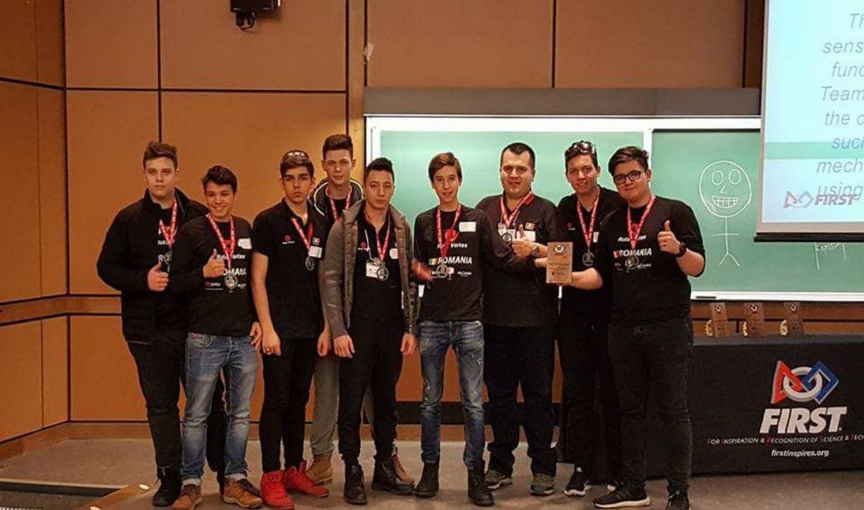 Tineri din România au câștigat finala Campionatului de Robotică din Coreea de Sud  