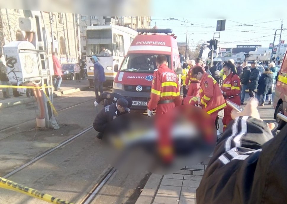 Un bărbat din București a murit după ce ar fi fost împins în fața tramvaiului 