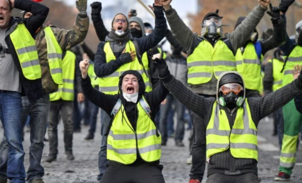 Nou protest al mișcării „Vestele galbene”: Mii de oameni au ieșit în stradă în Franța