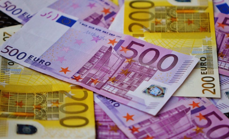 CURS VALUTAR. Euro, în continuă creștere. Moneda, aproape de 4,76 lei
