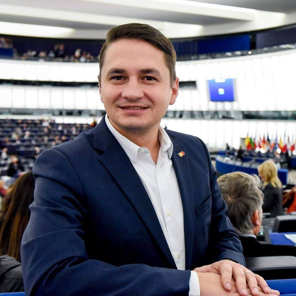 Europarlamentar român, acuzații dure la adresa lui Guy Verhofstadt: "Ia sute de mii de euro de la firme de lobby!"