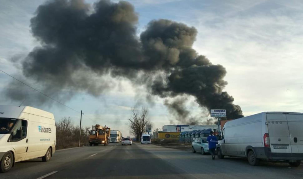 Incendiu uriaș la un depozit dezafectat pe Șoseaua de Centură 575728