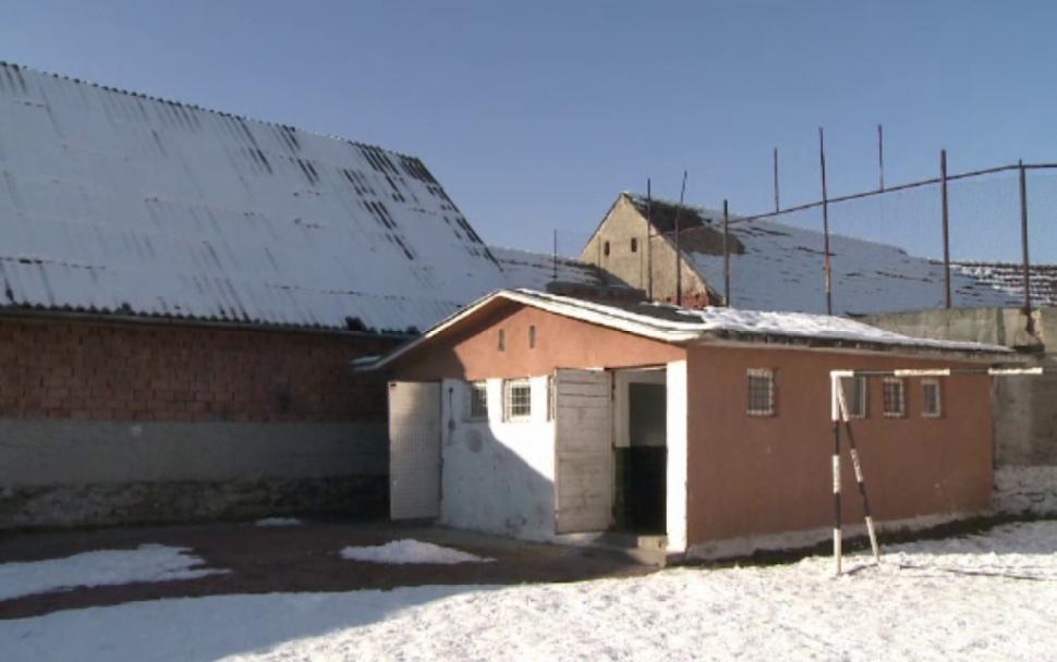 Câte şcoli din România încă au grupuri sanitare în curte