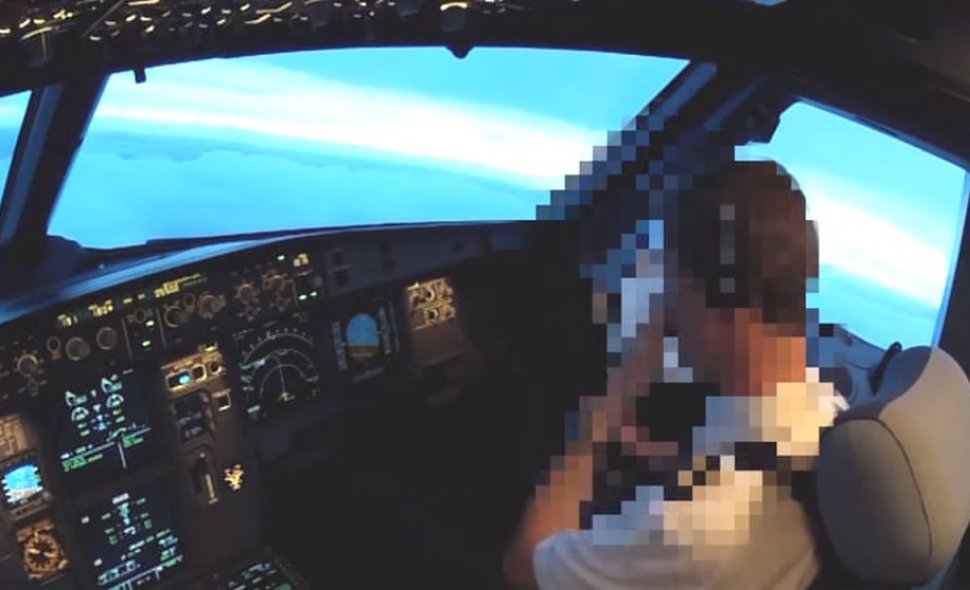 Ce fac piloții în timpul unui zbor cu avionul. Imaginile care arată ce se întâmplă în cabină - VIDEO