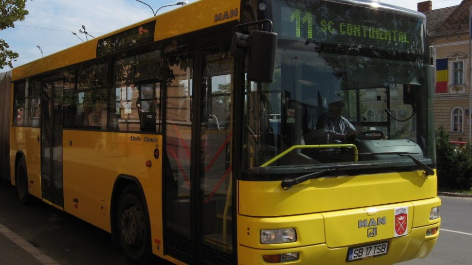 Vlad din Sibiu abia se urcase în autobuzul 11, când ceva de-a dreptul ireal s-a petrecut. Oamenii nu știau cum să coboare mai repede din mijlocul de transport în comun (VIDEO)