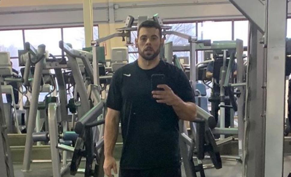 Un mesaj primit de la un prieten l-a determinat pe un tânăr să slăbească 85 de kilograme 576501