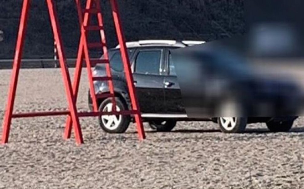 Amendă uriașă pentru un șofer care a intrat cu mașina pe plajă în Constanța