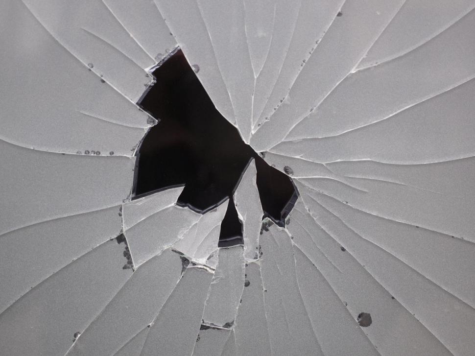  Era într-un parc din Sibiu, când a vrut să se ducă la toaletă. Totul arăta sclipitor, dar când s-a apropiat, s-a îngrozit. "Ce fel de țară e asta. Chiar trăim în pădure?" 576663