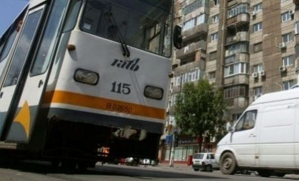 Incident în București! Un tramvai de pe linia 14 a deraiat