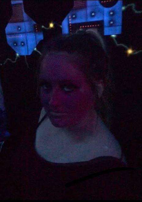 A apelat la un machiaj profesionist și a ieșit. Când s-a uitat la fotografii, a crezut că nu vede bine. „Sunt ca într-un film cu monștri” (FOTO) 577564