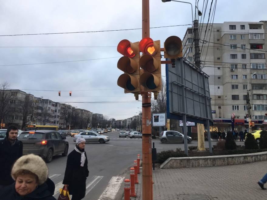 Orașul din România în care semafoarele luminează sub formă de inimi - FOTO 577525