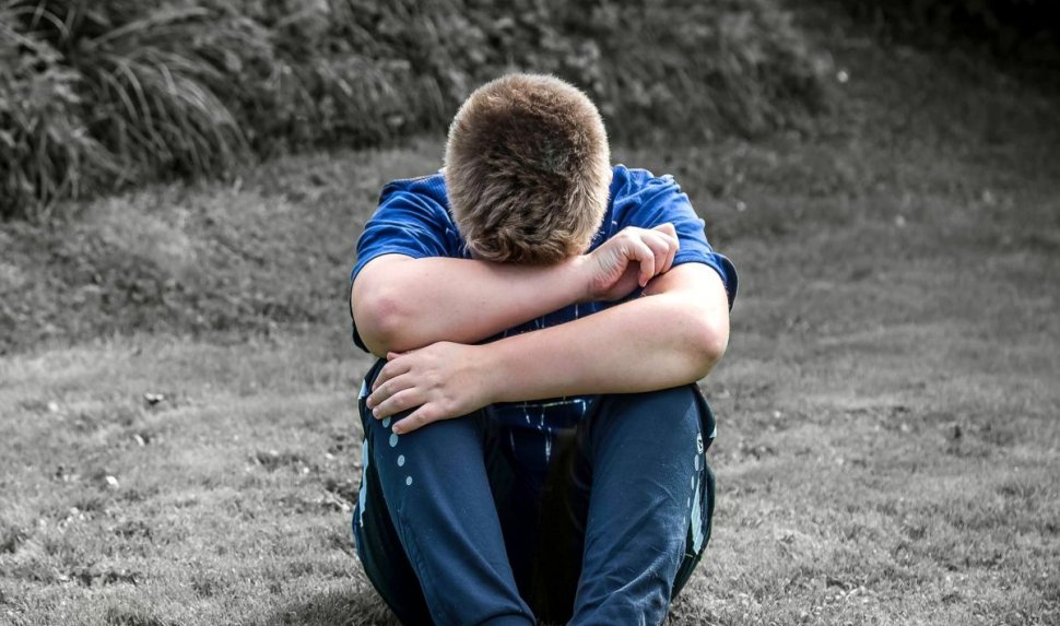 Caz șocant în Brașov. Un băiat de 14 ani a fost umilit și torturat de alți adolescenți. Scena a fost filmată - VIDEO