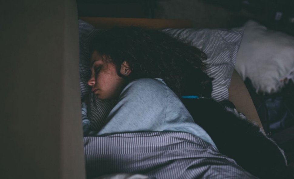 Somnul este cel mai bun analgezic. Ce se întâmplă în creier când nu ne odihnim suficient