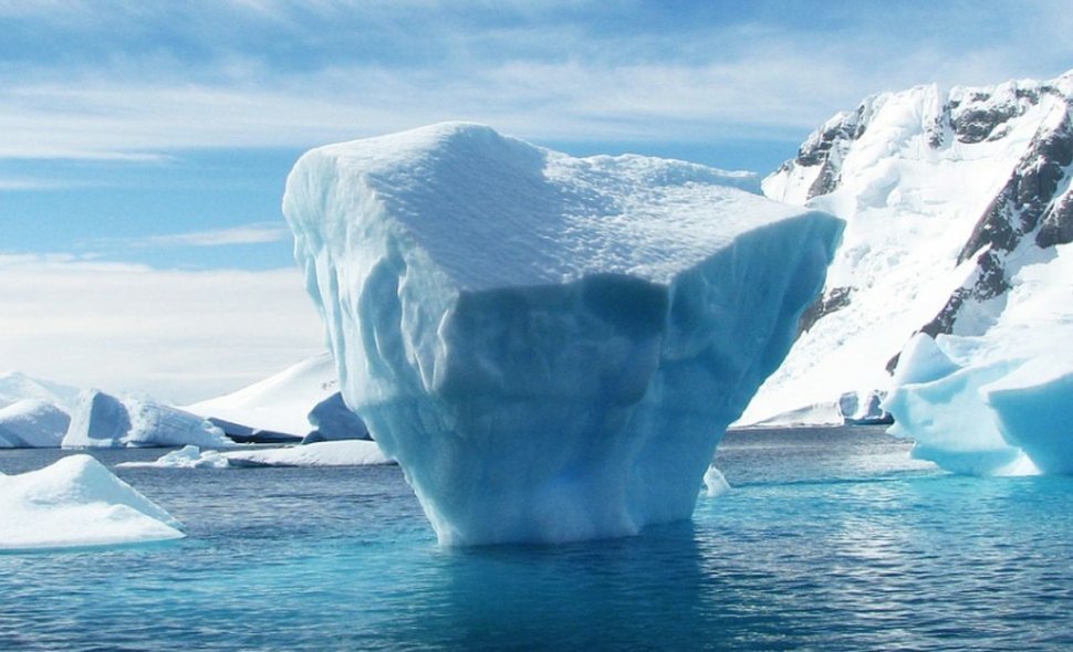 A fost furată apa dintr-un iceberg. Valoarea pagubelor este uriașă