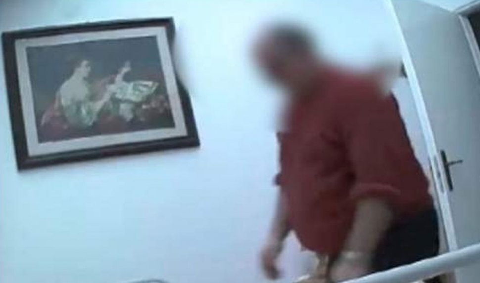 Imagini șocante surprinse într-un cămin din Italia! O româncă și trei italieni, arestați pentru că au lovit și batjocorit mai mulți bătrâni